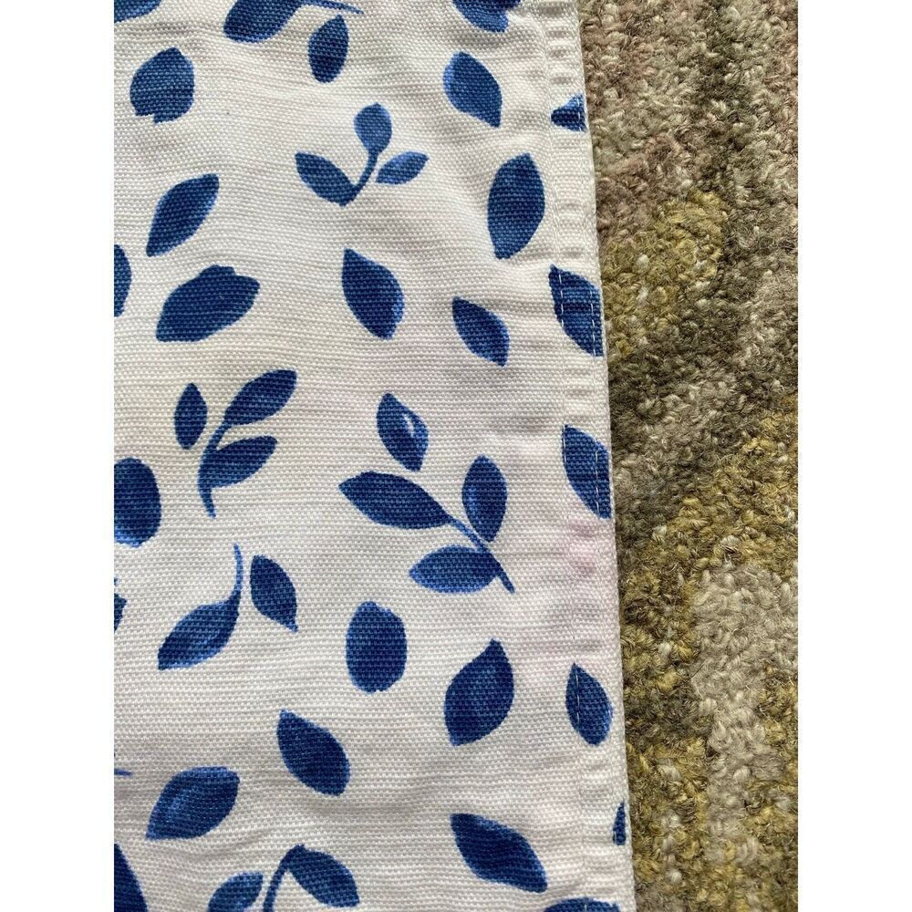 Simple Botanical Reverse Abstract Design 4 Table Placemats - Picture 5 of 8